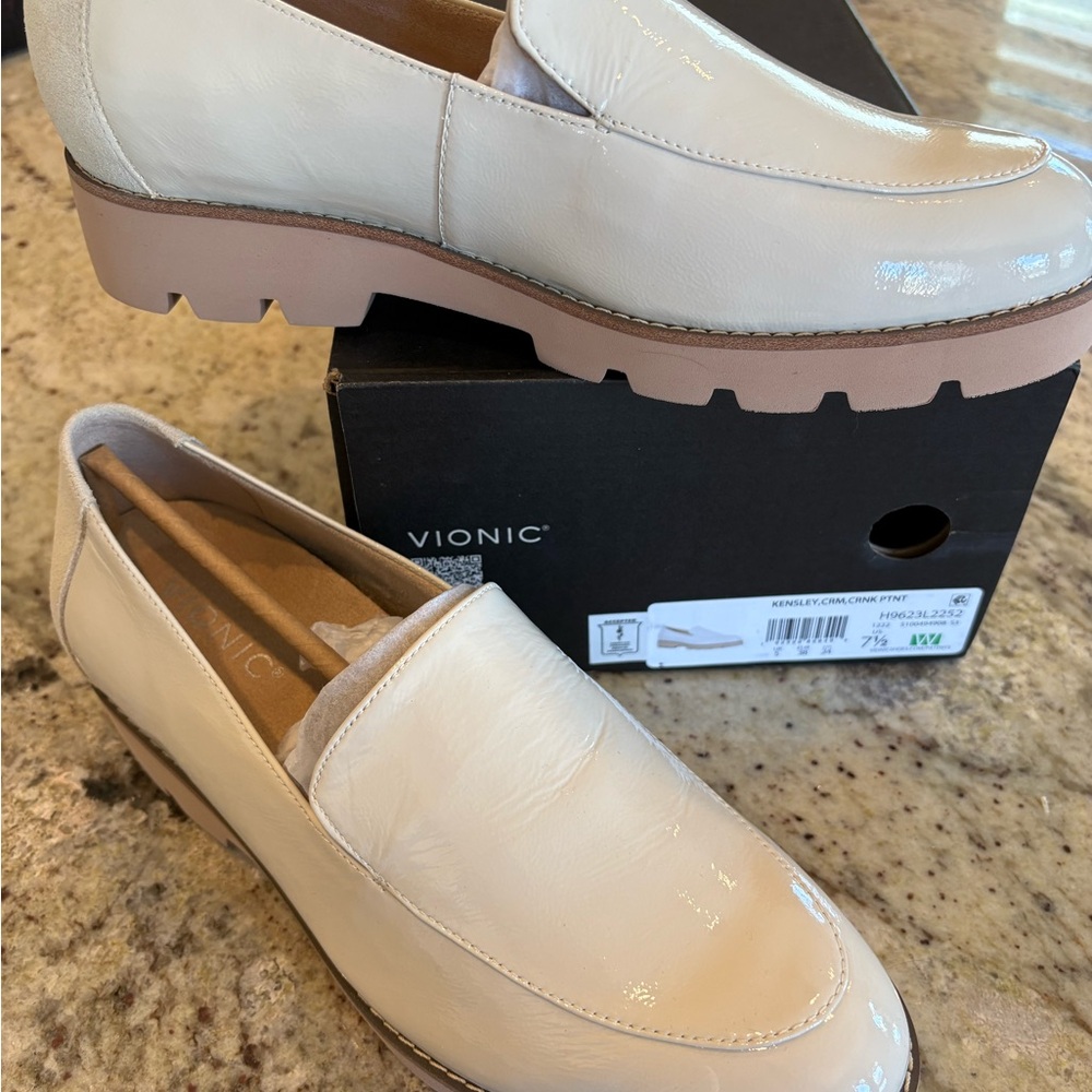 Women’s VIONIC Kensley Crème Loafer- 7 1/2W NIB